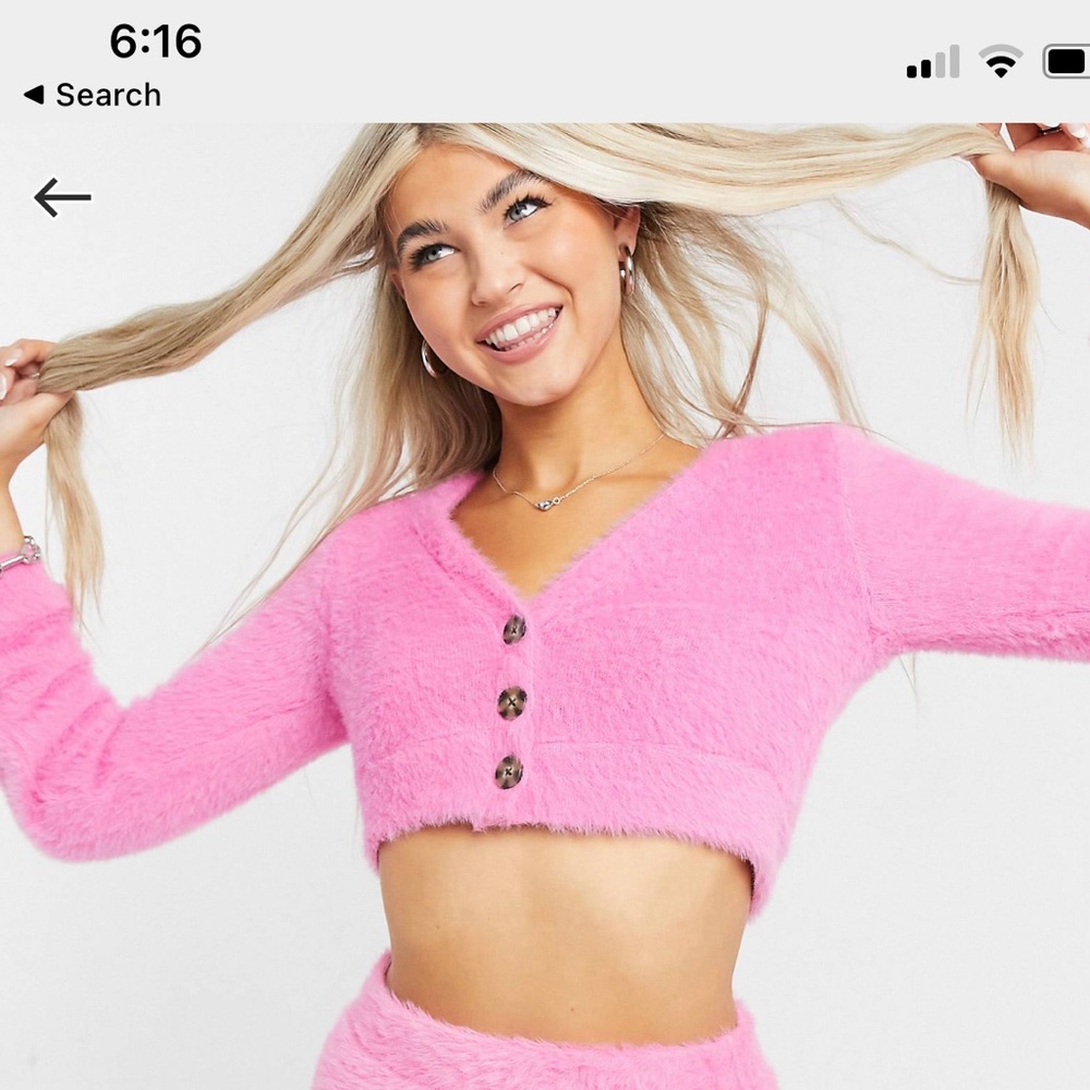COPY - Bershka light pink cropped fluffy cardigan.